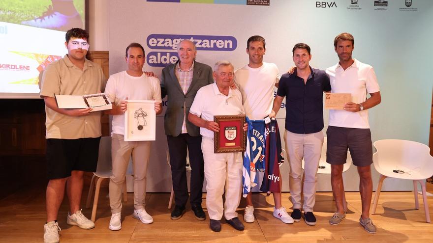 Emotivo homenaje a Mikel Etxarri en los Cursos de Verano