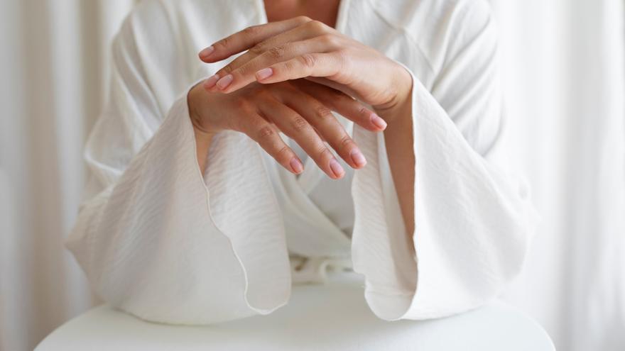 Si no te gusta pintarte las uñas, entonces la manicura japonesa es ideal para ti